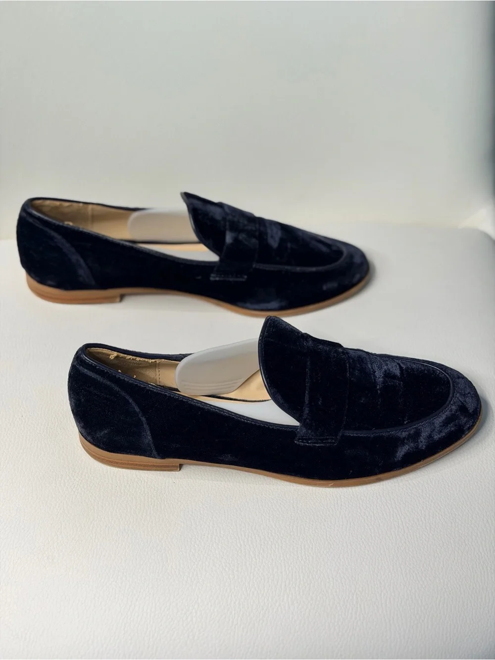 Unisex Women’s Size 6 Velvet Penny Loafers in Navy - Classic Slip-On